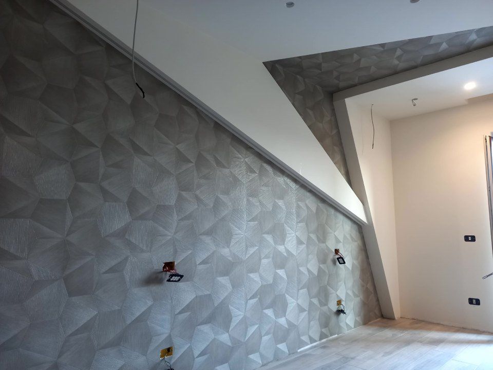 esposizione negozio di vino con arredi in legno