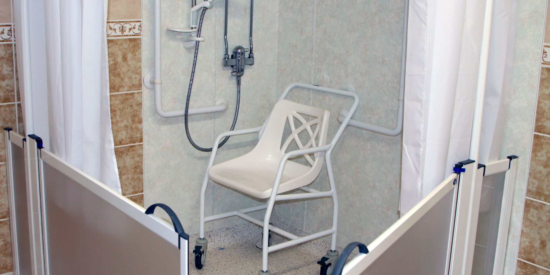 Chairs and Benches: Essential Bathroom Safety Features for Seniors