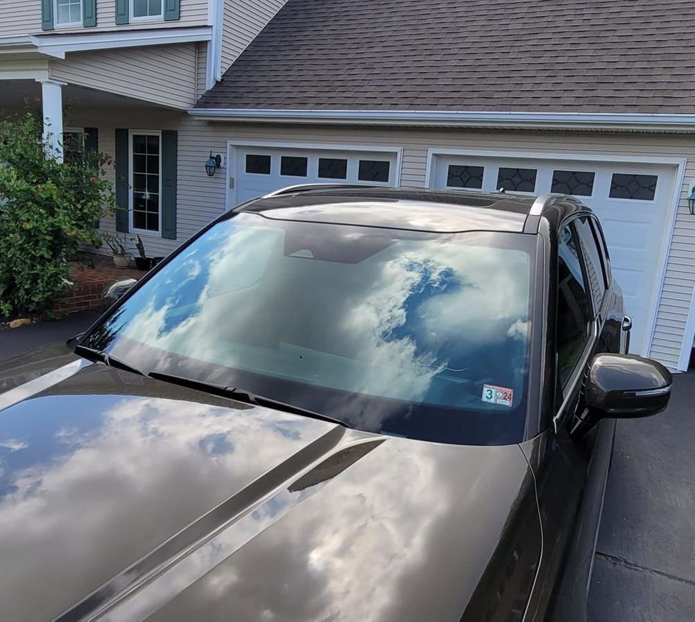 Mobile windshield replacement in Roanoke, VA Mobile windshield replacement in Roanoke, VA