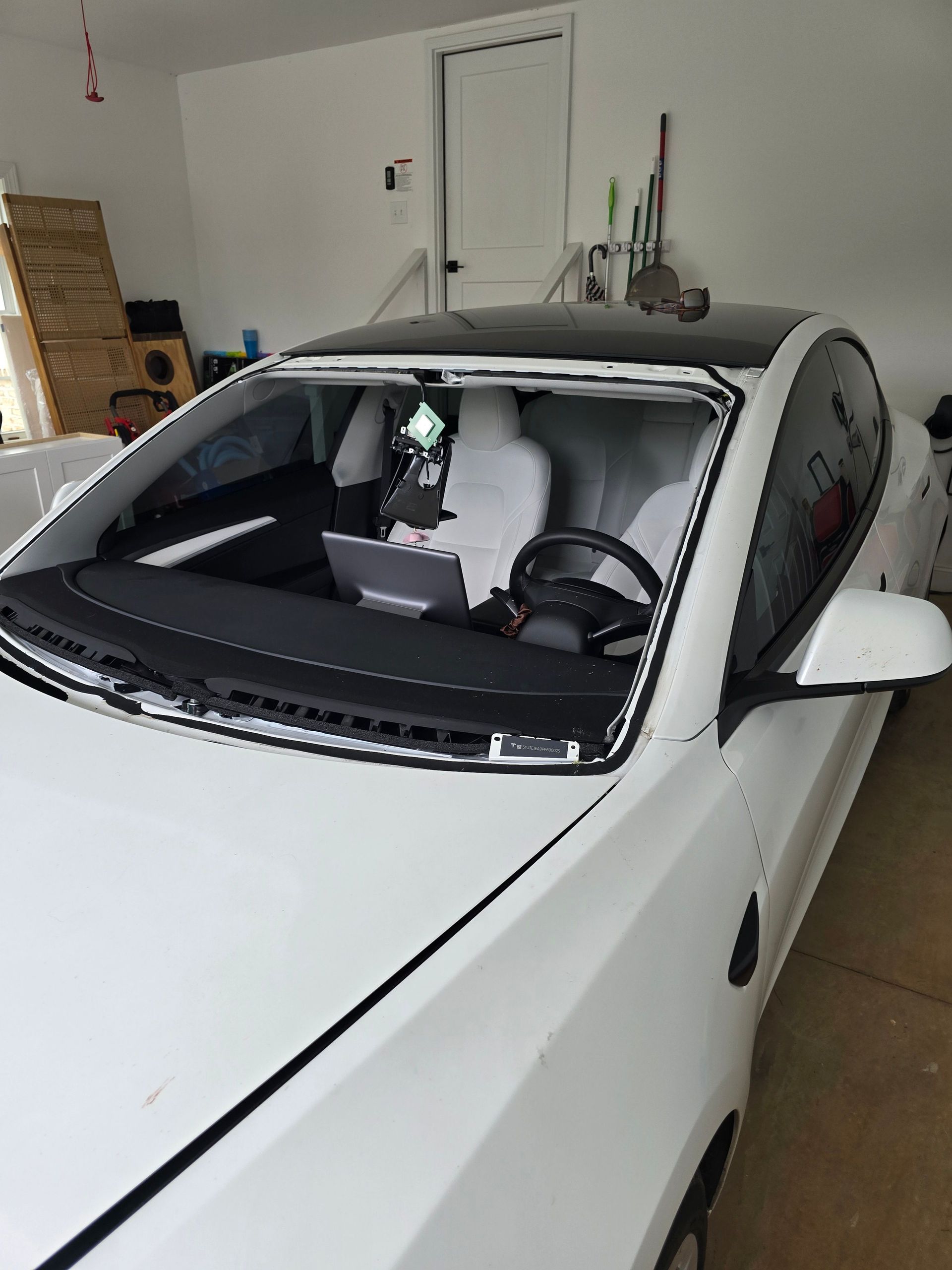 Before auto glass replacement in Roanoke, VA