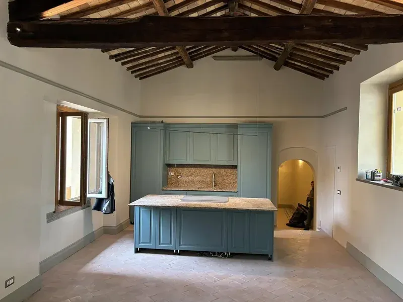 Tetto in legno con travi a vista