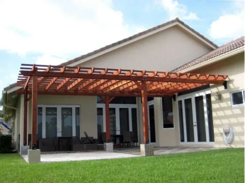 tettoia legno addossata villa giardino
