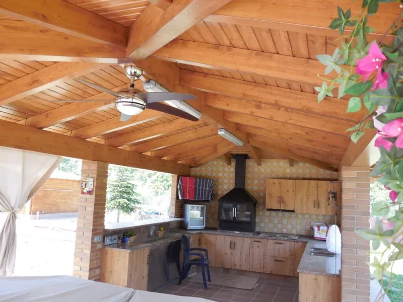 tettoia legno cucina esterna barbecue