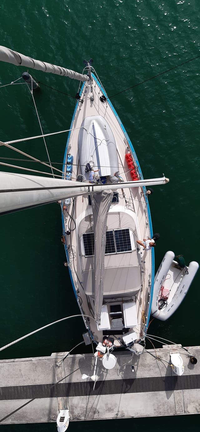 Catalina Morgan 41 Classic from the top of the mast