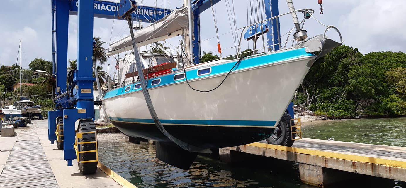 Catalina Morgan Classic 41 hauled out