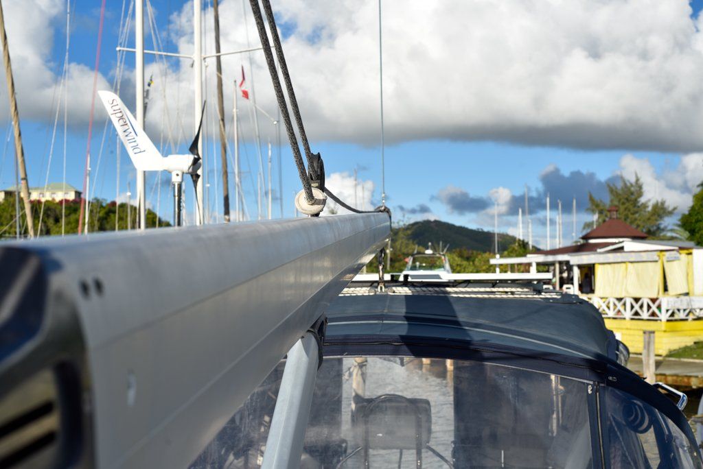 Hunter 44 DS boom