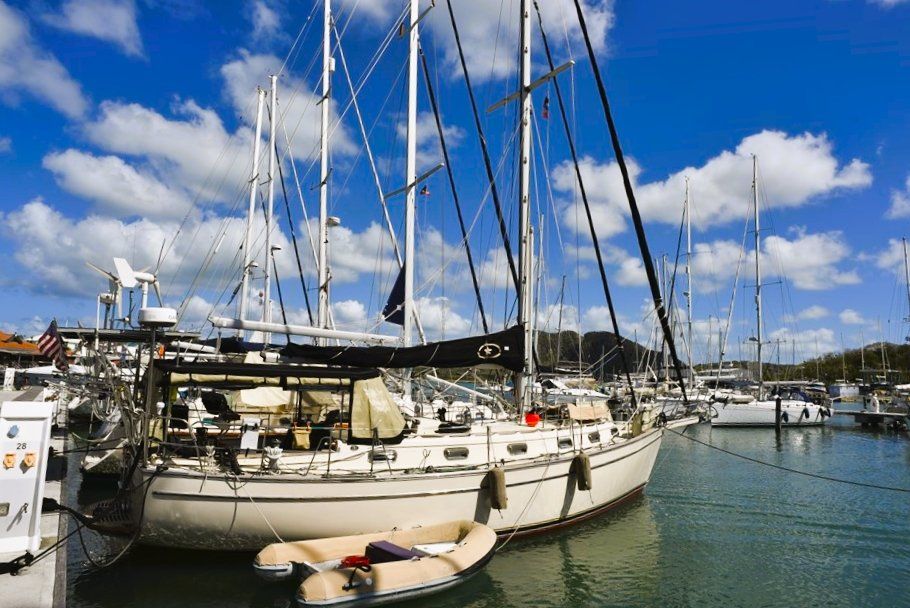 Island Packet 38