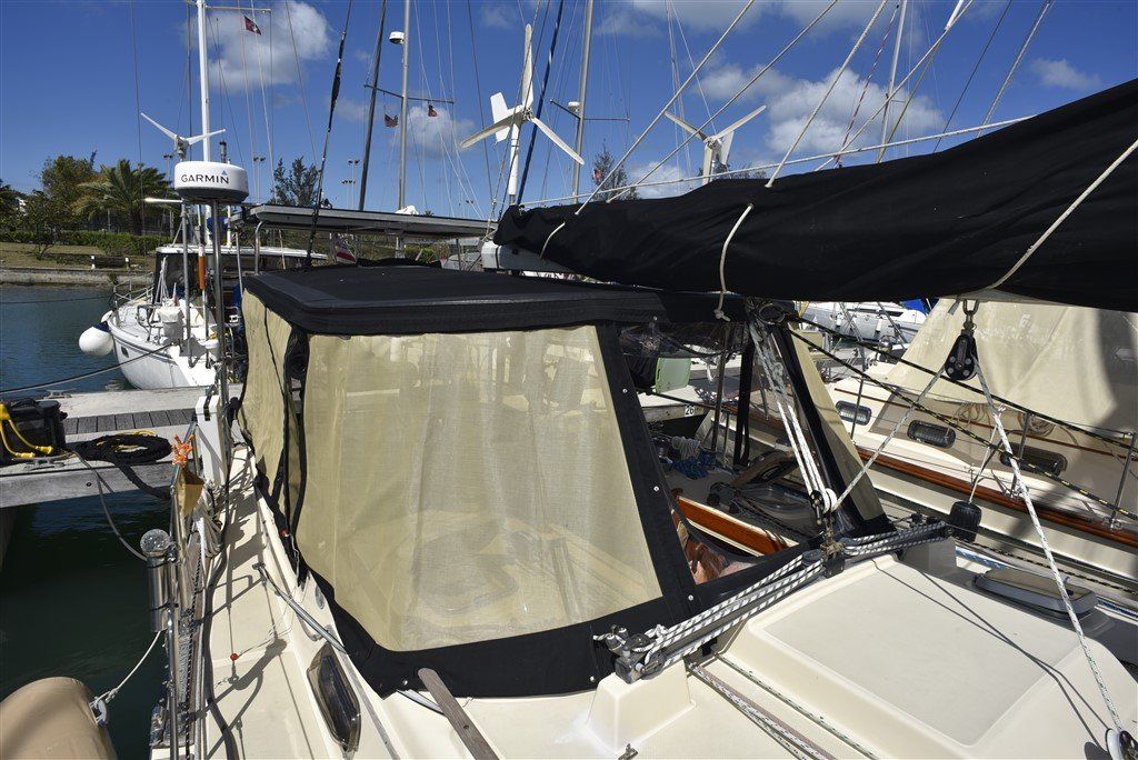 Island Packet 38 - Cockpit cover