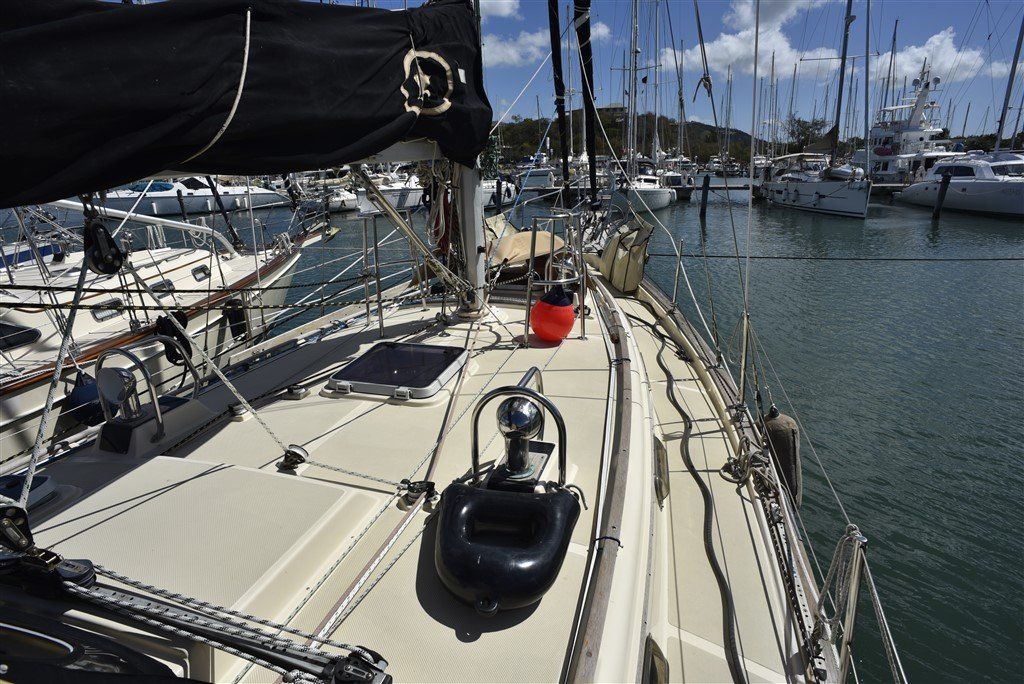 Island Packet 38 - Deck