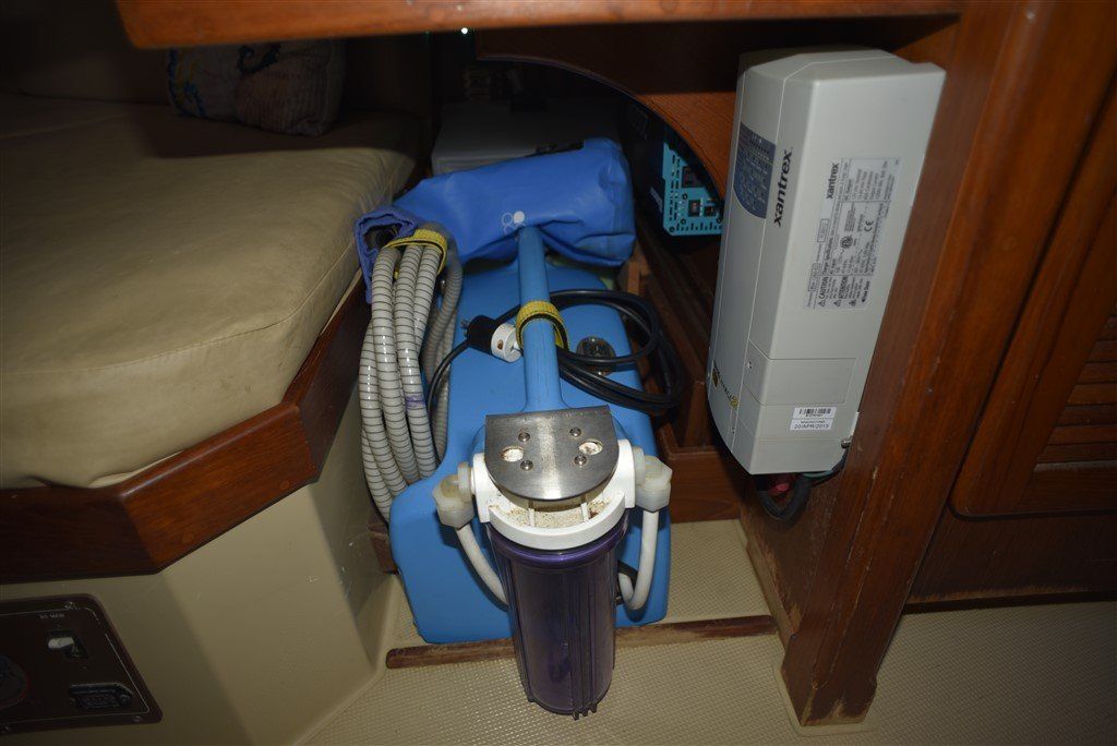 Island Packet 38