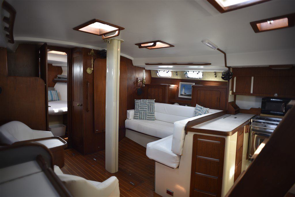 Catalina Morgan 41 Classic ample drawers