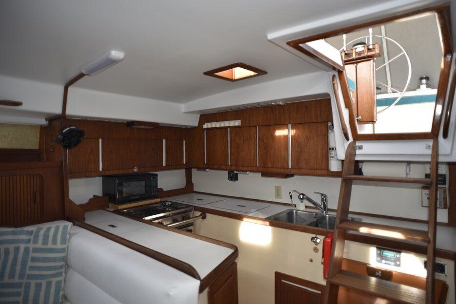 Catalina Morgan 41 Classic galley