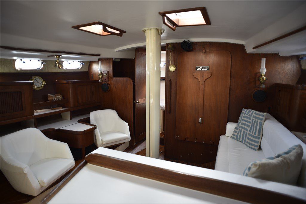 Catalina Morgan 41 Classic view from galley
