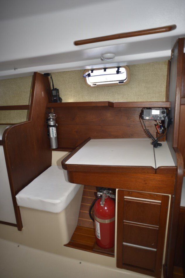 Catalina Morgan 41 nav desk