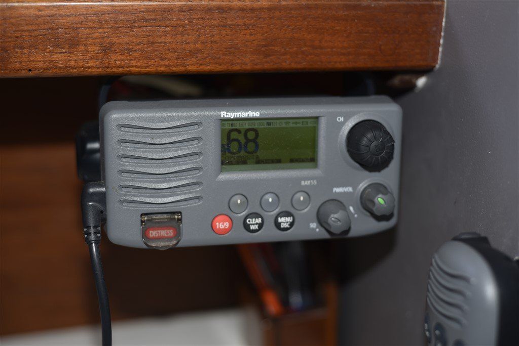 Catalina Morgan 41 Raymarine VHF radio
