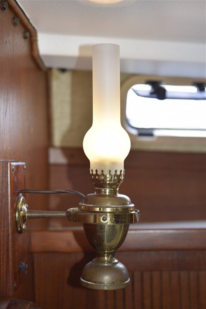 Catalina Morgan 41 Classic gimballed light