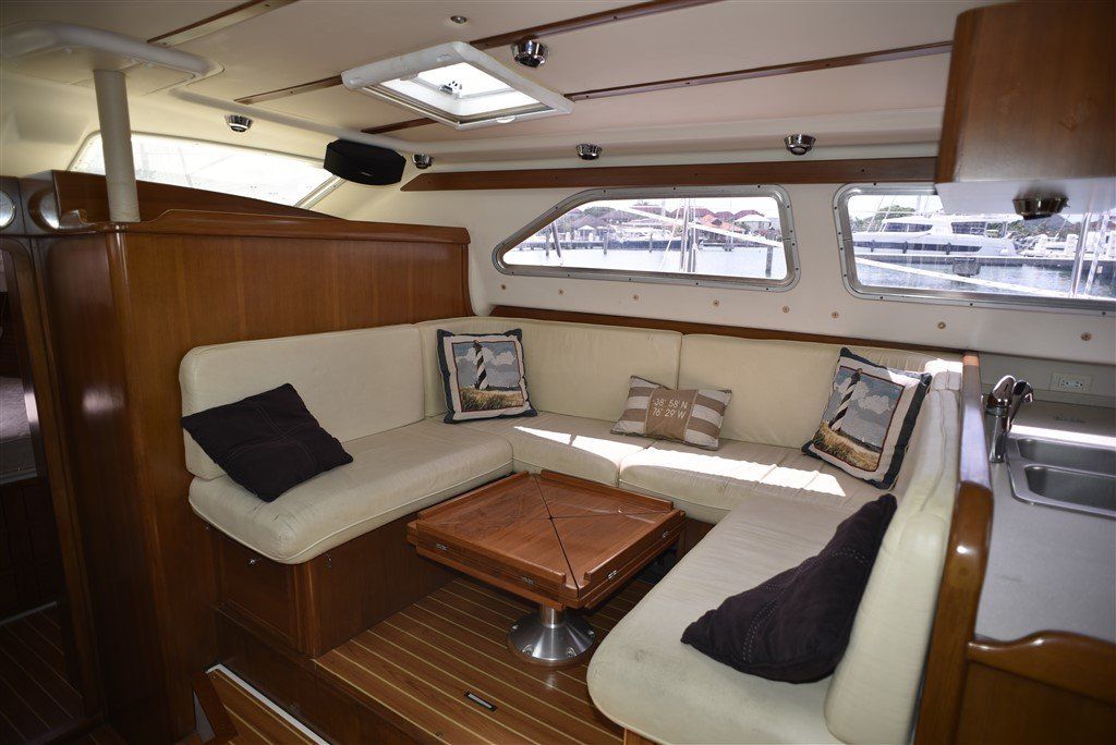 Catalina Morgan 440 salon