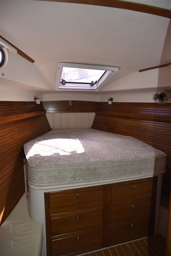 Catalina Morgan 440 master stateroom
