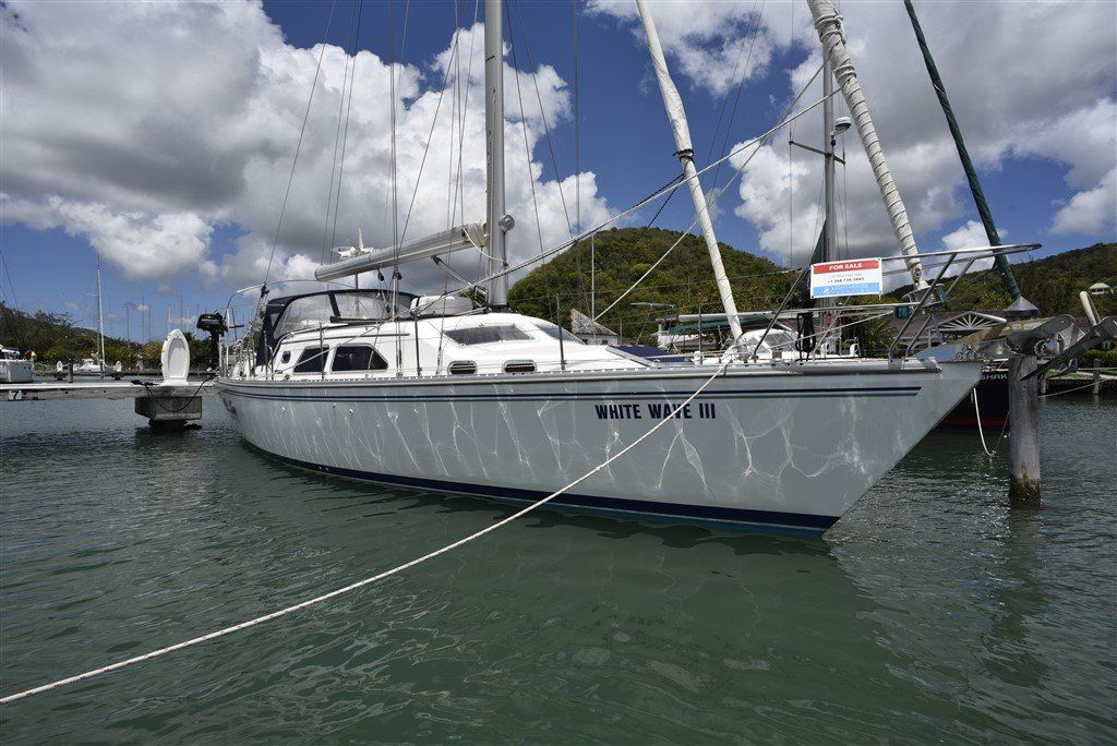 Catalina Morgan 440 on the dock