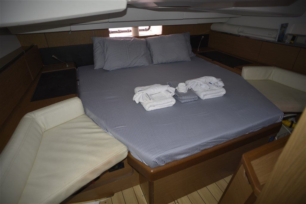Jeanneau SO 41 DS Master Stateroom