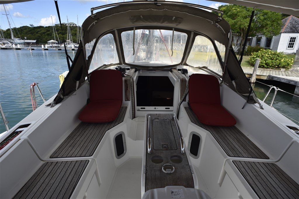 Jeanneau SO 41 DS Cockpit