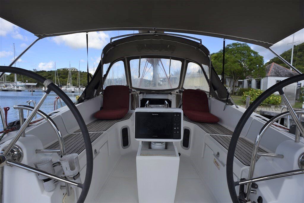 Jeanneau SO 41 DS Cockpit