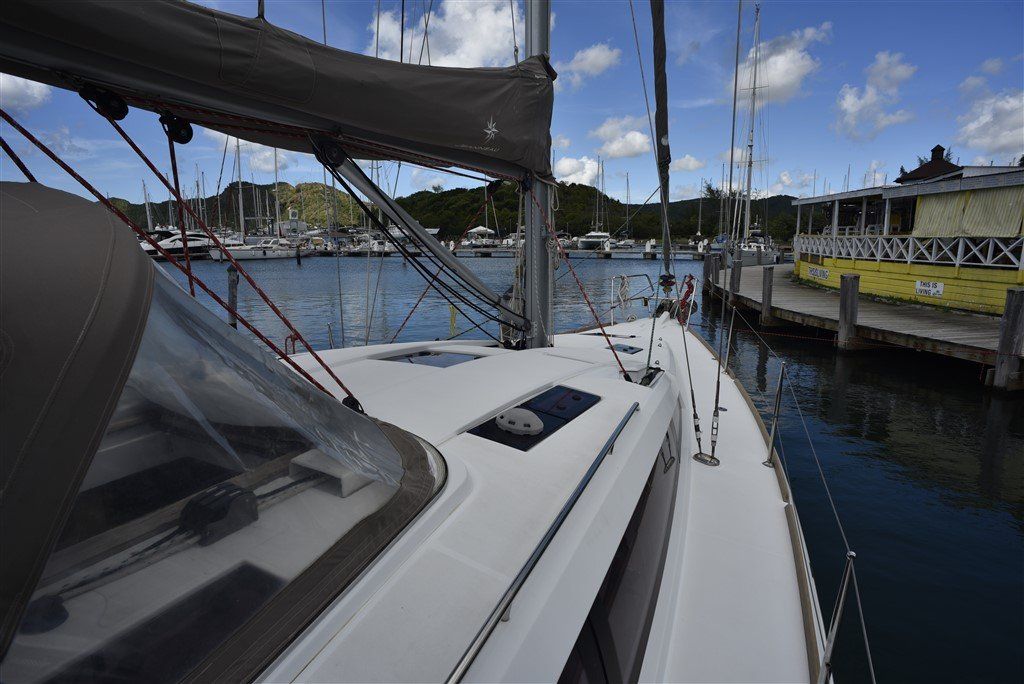 Jeanneau SO 41 DS Side Deck