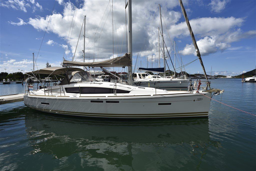 Jeanneau SO 41 DS Side View