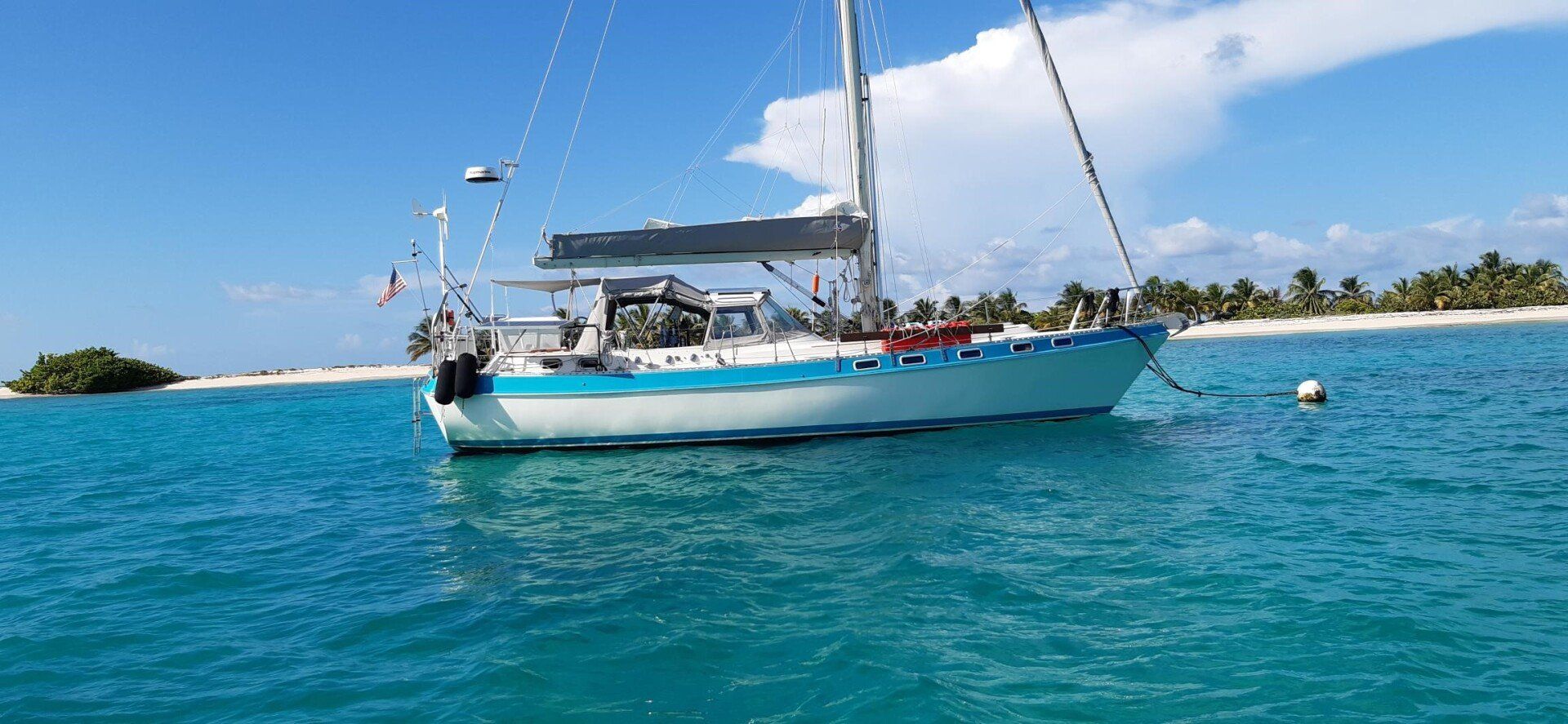 Catalina Morgan 41 Classic at anchor off Sandy Island