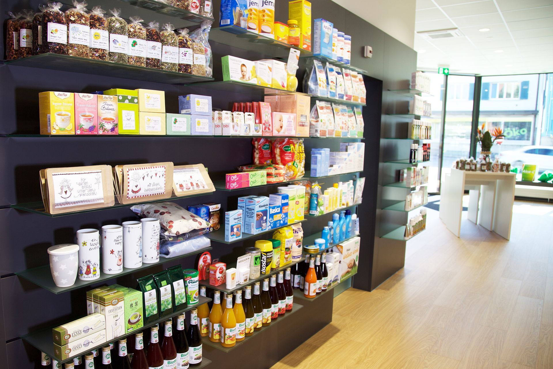 Bünz Apotheke Wohlen AG Innenaufnahme Sortiment
