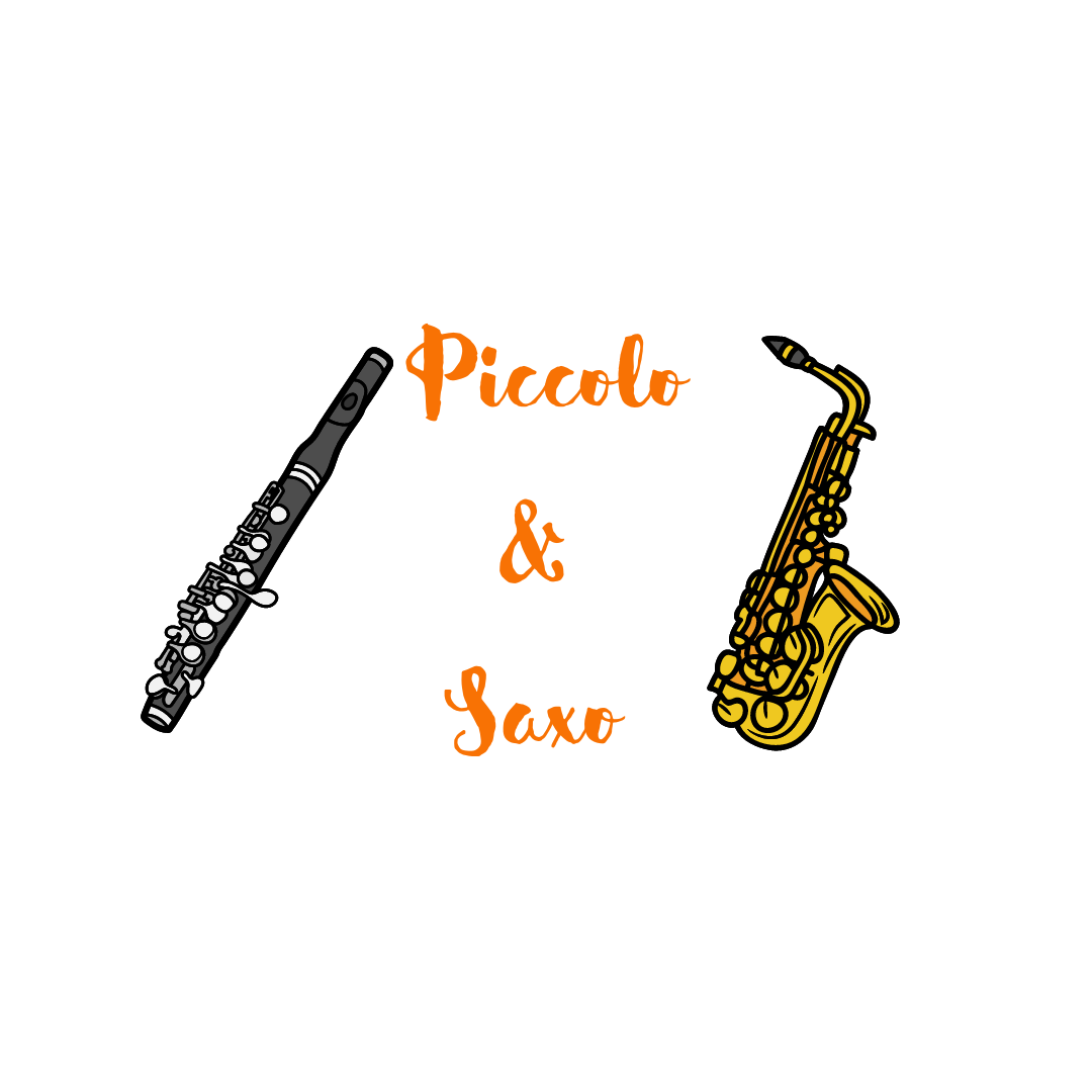 Piccolo en saxofoon, oranje tekst, witte achtergrond.