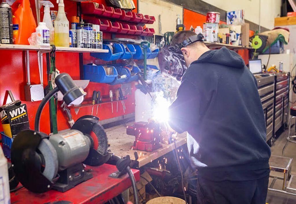 man repairing a thing | Ally Auto Service