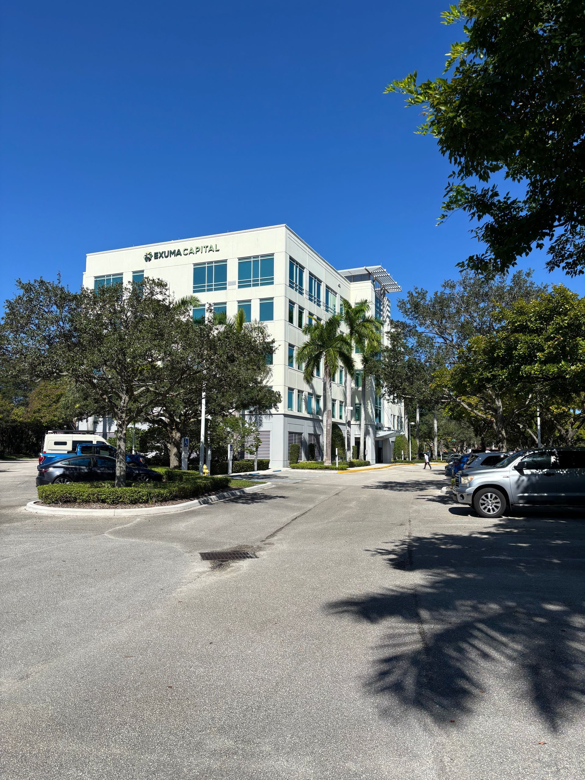 Park Outside the Building — Broward/Miami-Dade, FL — Attorney Robert Worman