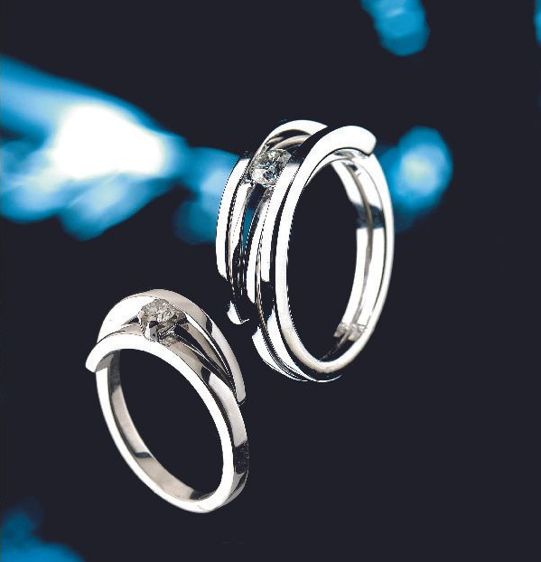ANELLO CON DIAMANTI ORO 18K BIANCO