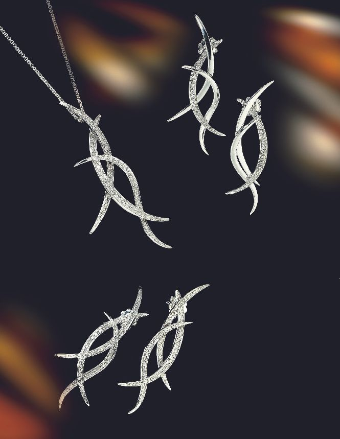 COLLANA CON PENDENTE E ORECCHINI  ORO  BIANCO 18K  
