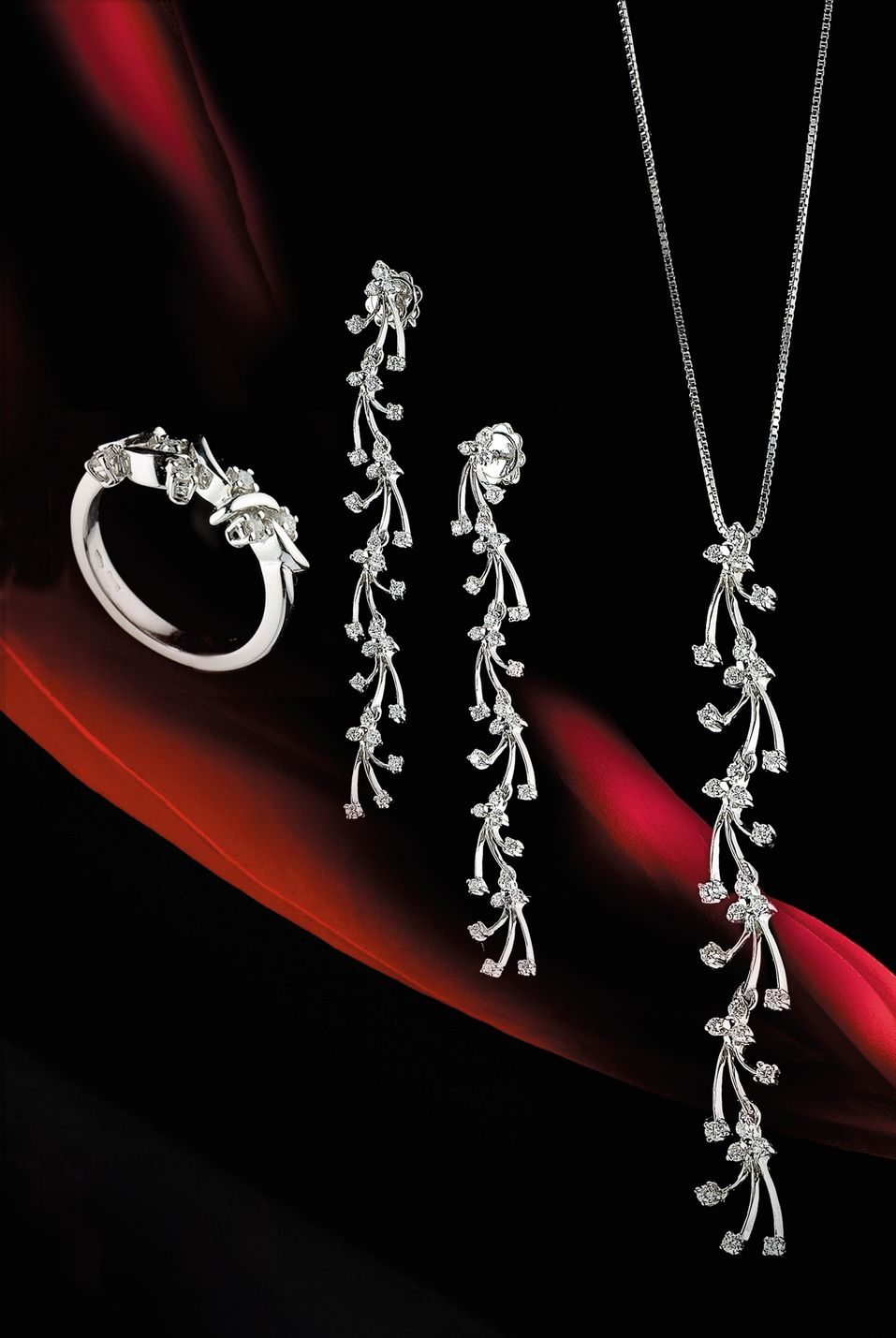 COLLANA, ANELLO, ORECCHINI CON DIAMANTI  ORO BIANCO 18K