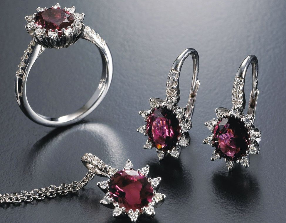 ANELLI  E ORECCHINI CON DIAMANTI  E TORMALINE 18K ORO BIANCO