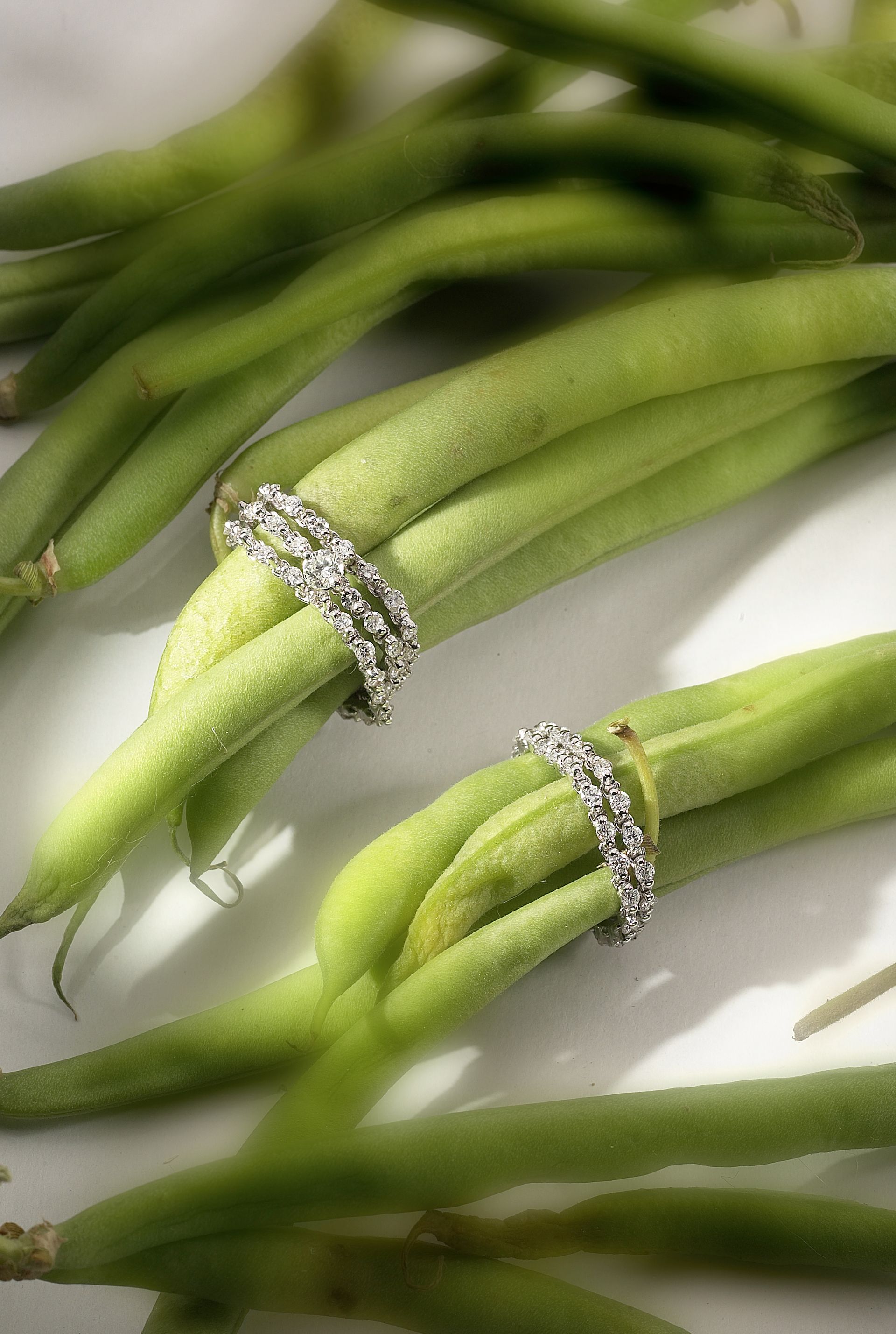 ANELLO 18 KT ORO BIANCO DIAMANTI NATURALI 