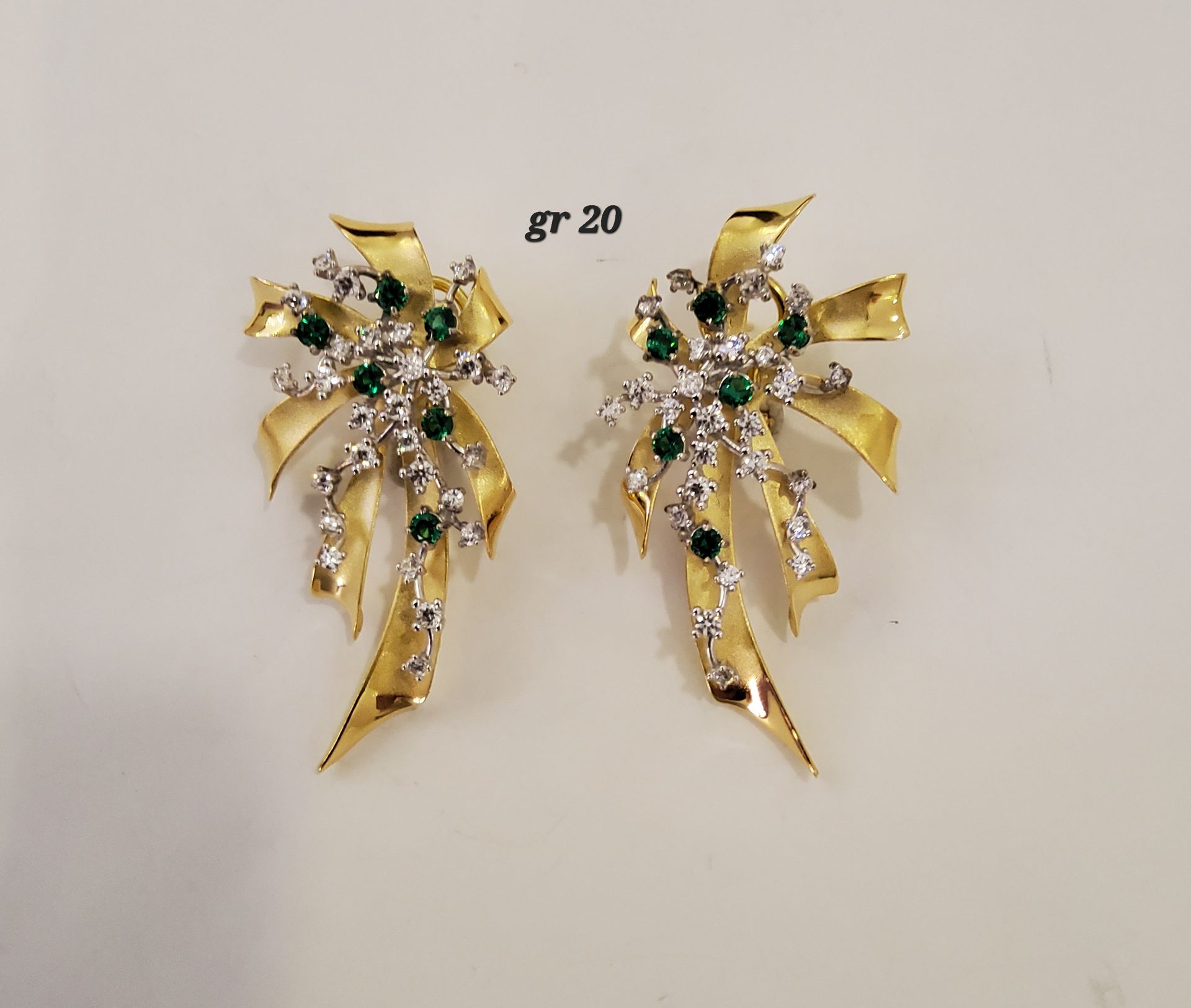 ORECCHINI PENDENTI ORO 18K E PIETRE