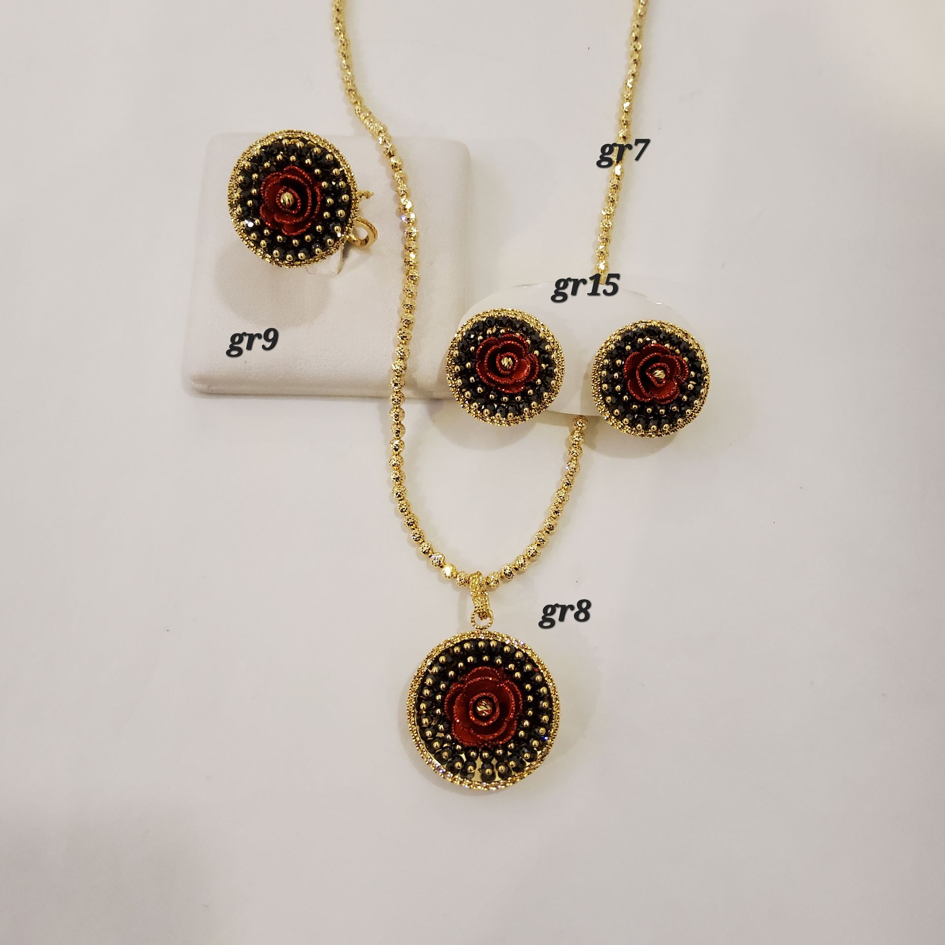 COLLANA ORECCHINI E ANELLO CON PIETRE  ORO GIALLO  18K