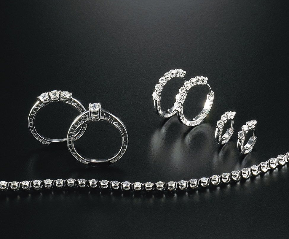 ANELLI E ORECCHINI CON DIAMANTI 18K ORO BIANCO