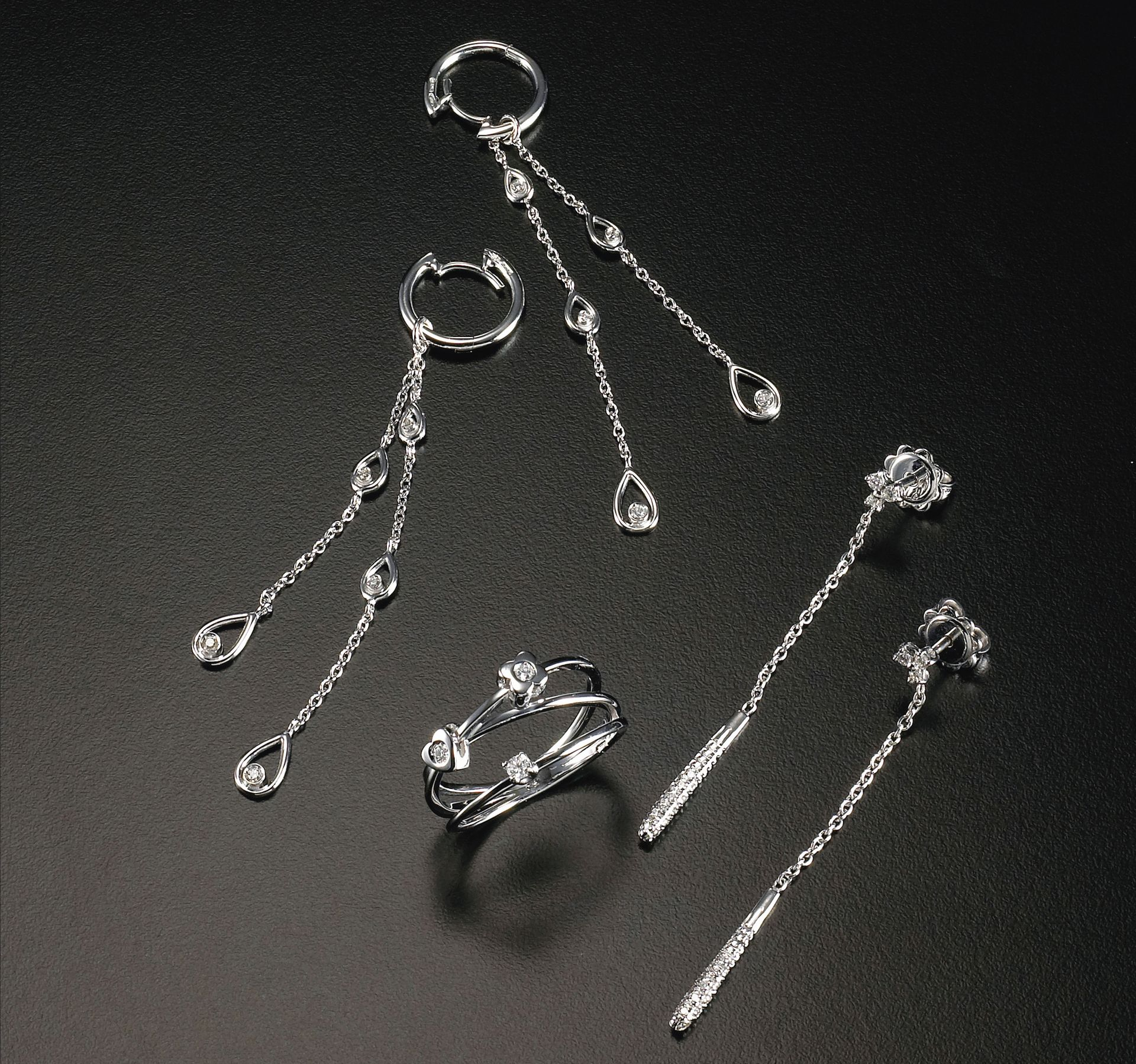 COLLANA CON PENDENTE ORECCHINI IN DIAMANTI 18K ORO BIANCO