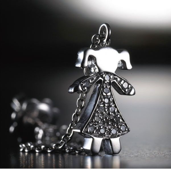 CIONDOLO A FORMA DI BAMBINA
 CON DIAMANTI 18K ORO BIANCO