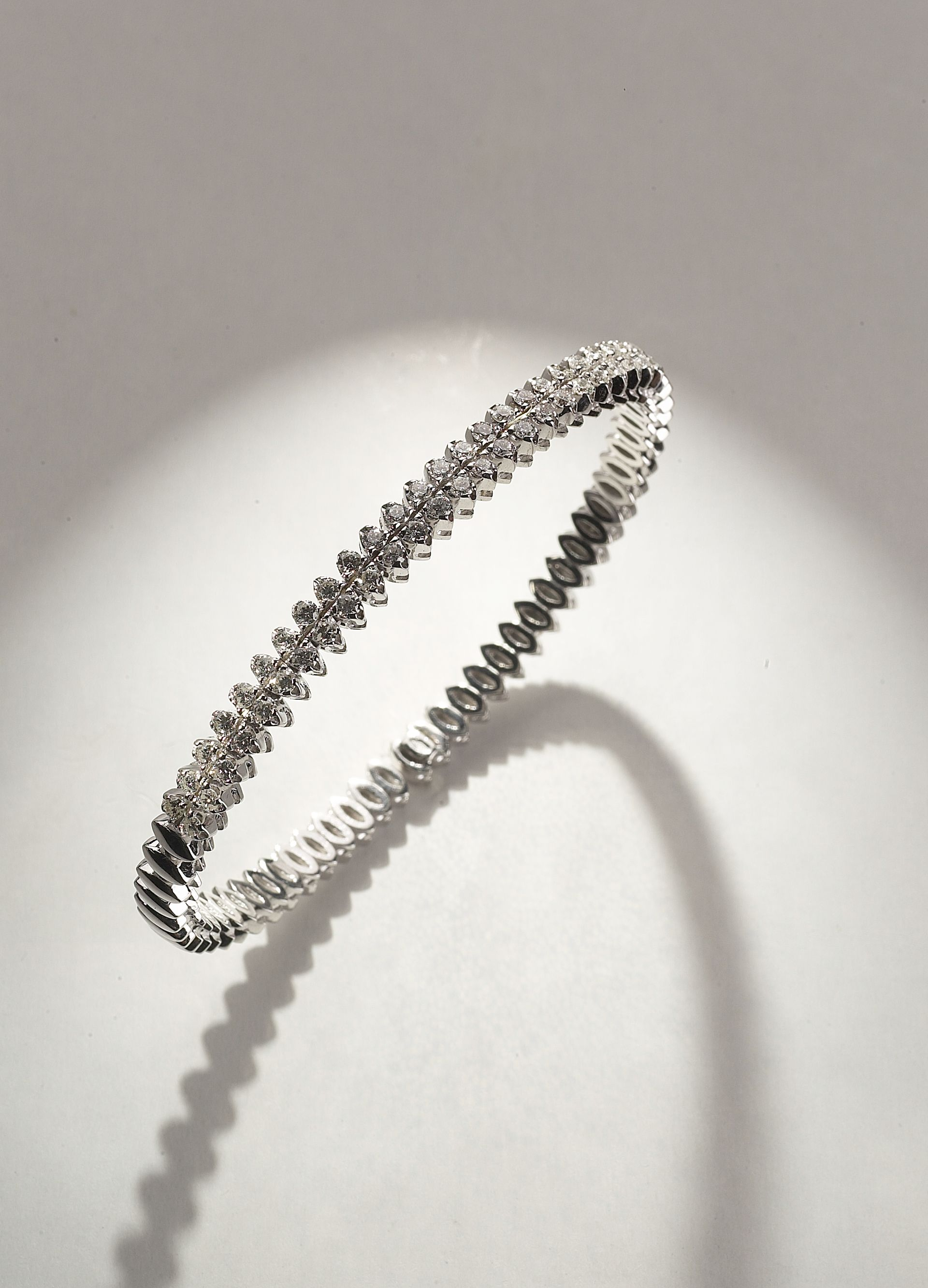 BRACCIALE RIGIDO  18 KT ORO BIANCO DIAMANTI NATURALI  