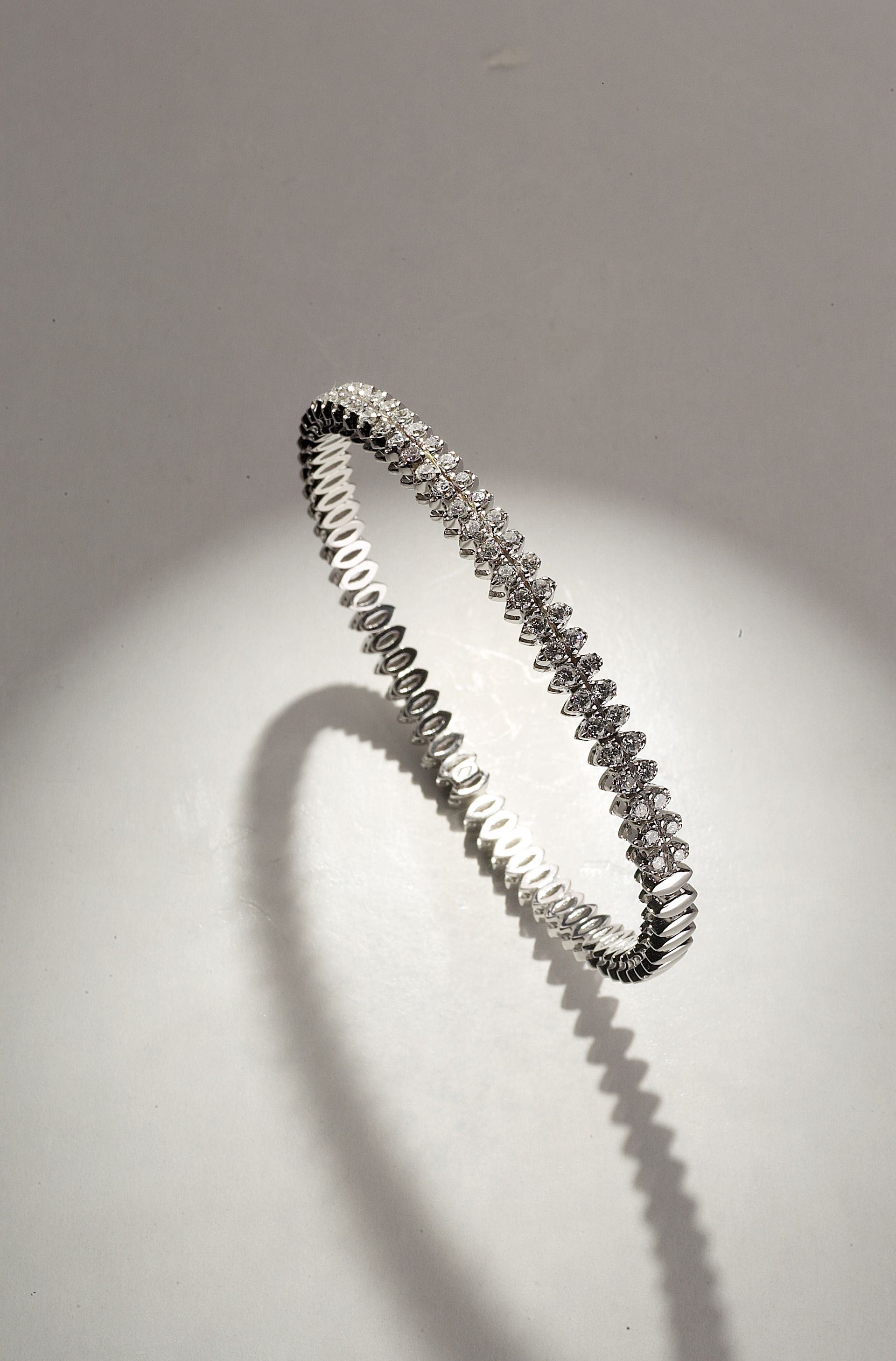 ANELLO 18 KT ORO BIANCO DIAMANTI NATURALI  
