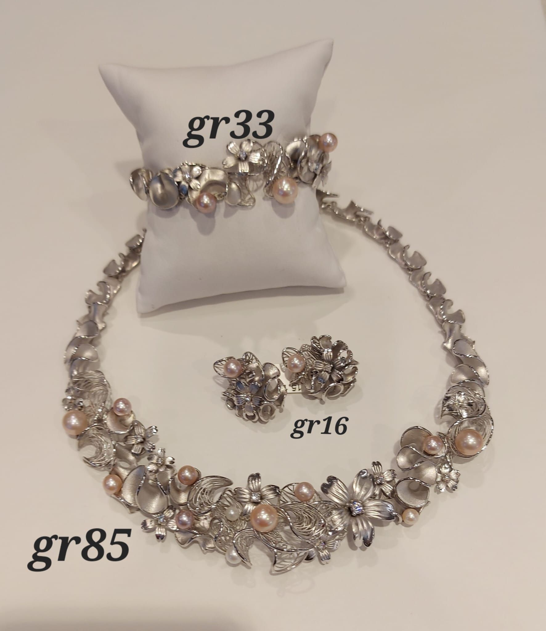 PARURE, BRACCIALE E ORECCHINI CON PERLE ORO BIANCO 18K