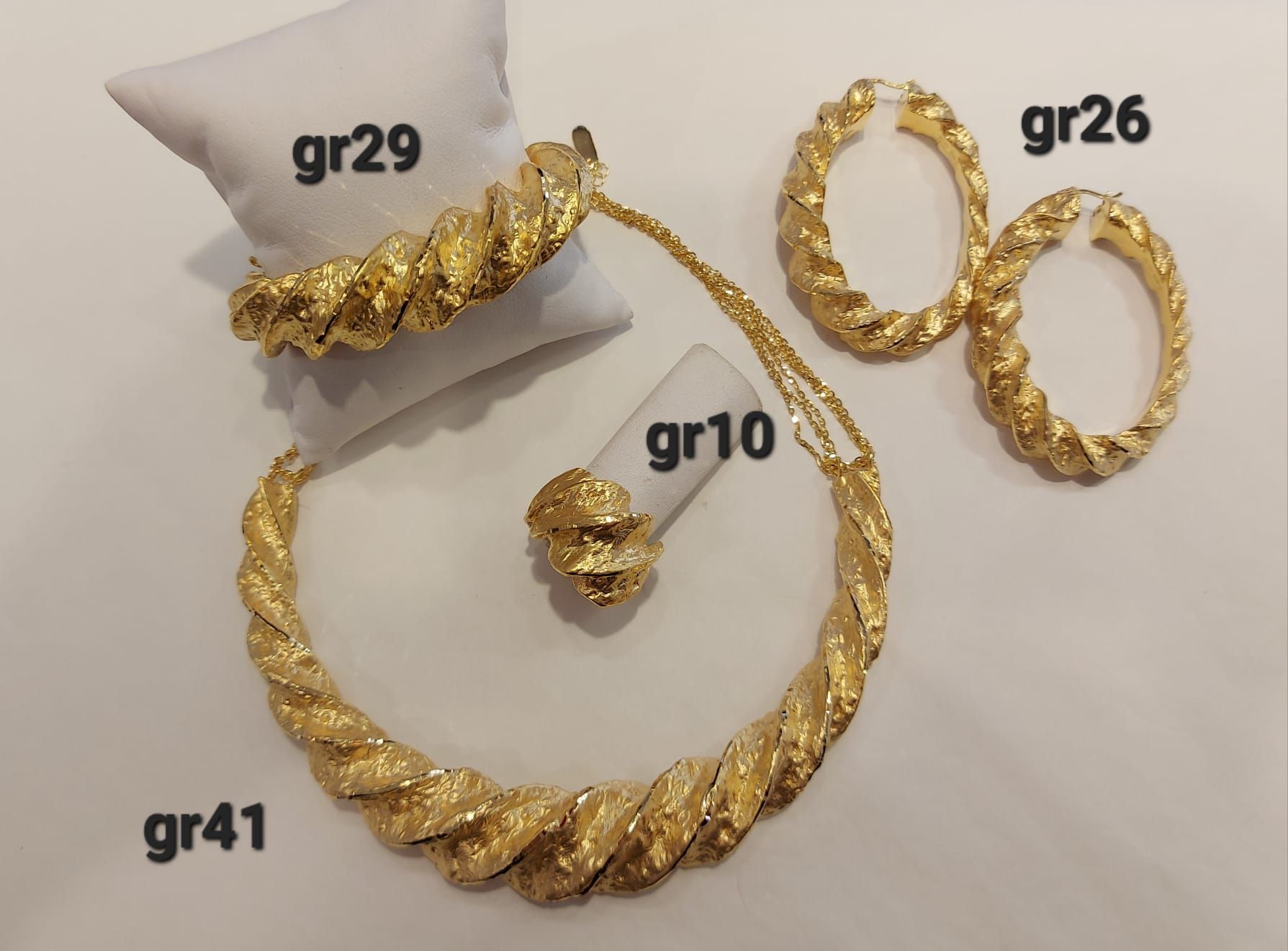 PAURE 18 KT CON ORECCHINI, ANELLO E COLLANA 
