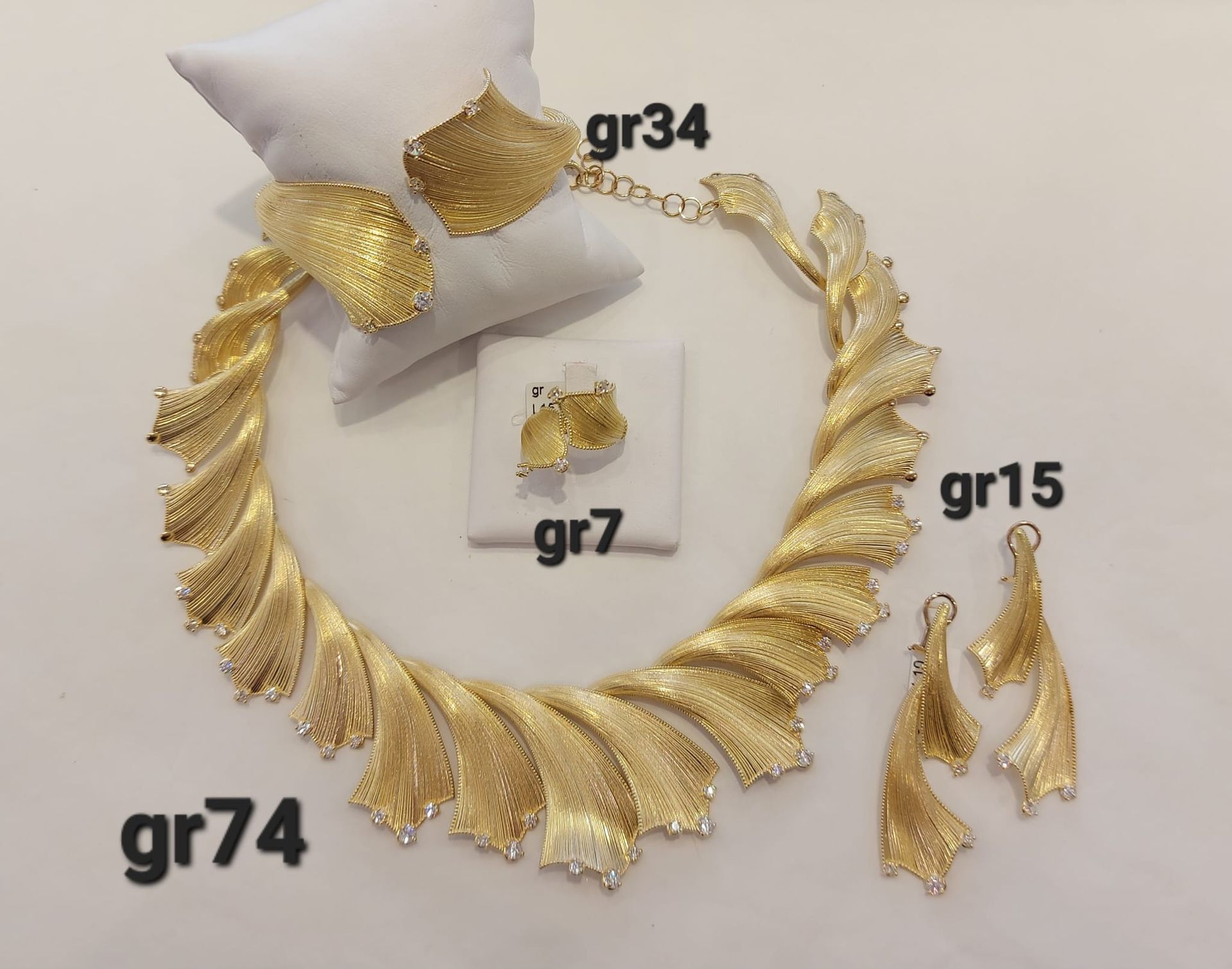 PARURE CON ORECCHINI, ANELLO, BRACCIALE ORO GIALLO 18K 