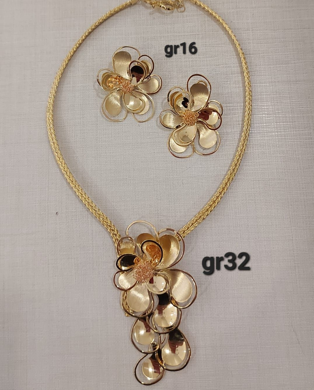 PAURE 18 KT CON COLLANA E ORECCHINI 