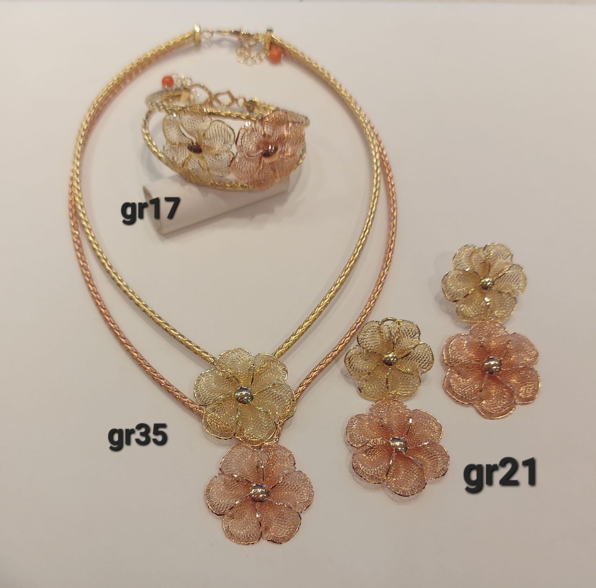 PARURE CON COLLANA, BRACCIALE E ORECCHINI ORO 18K CON TRE COLORI 
